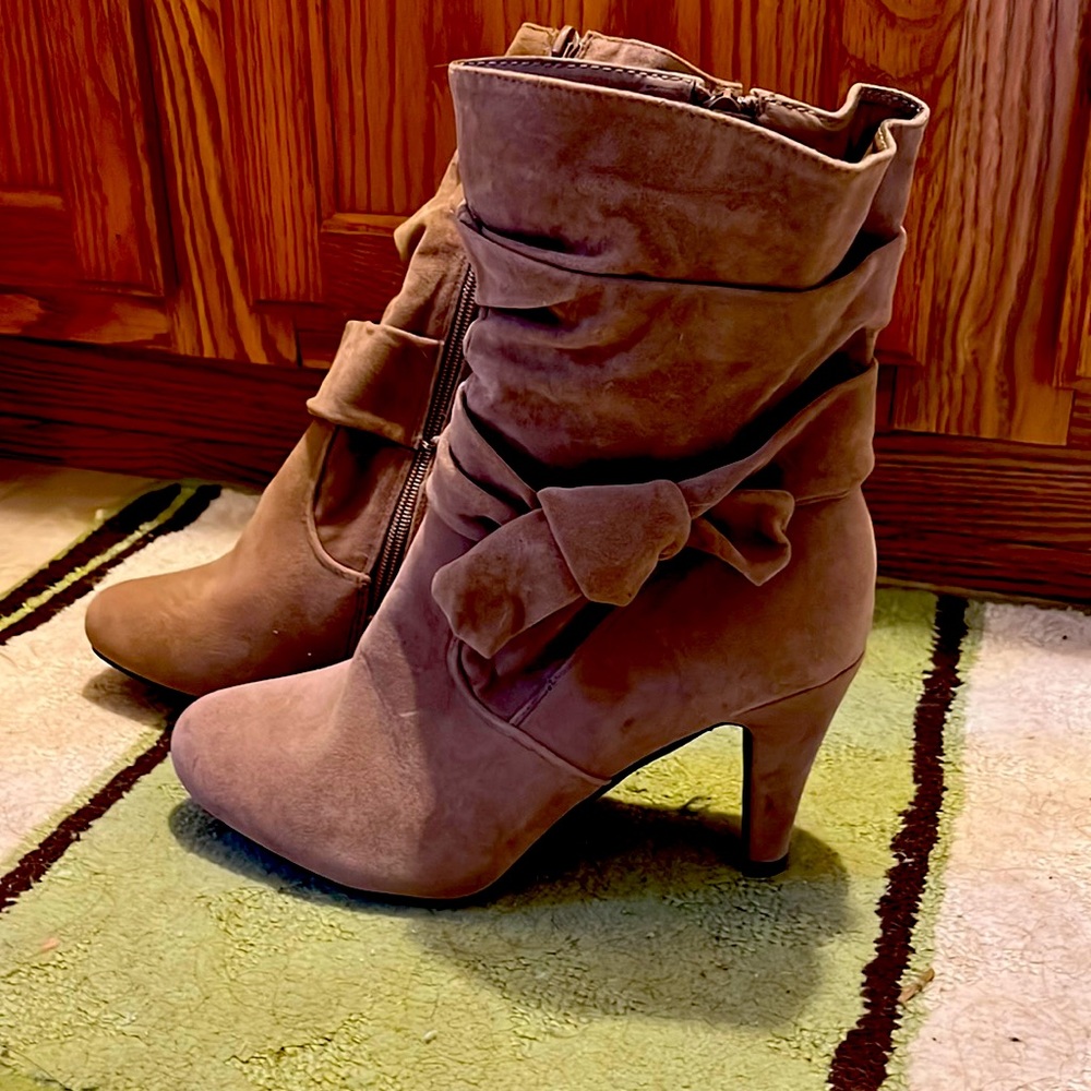 Boots size9. Worn once